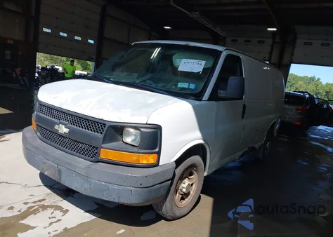 2004 Chevrolet Express z USA, uszkodzony, nr VIN 1GCFG15X041108569